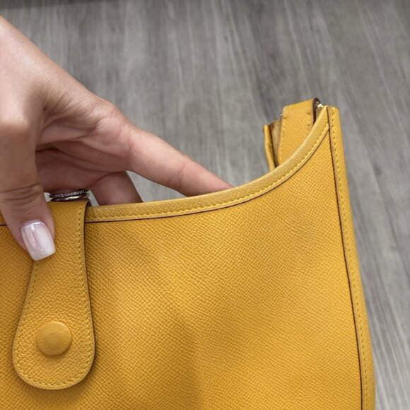 Authentic HERMES EVELYNE GM clemence Jaune Amber yellow crossbody bag - Picture 6 of 14